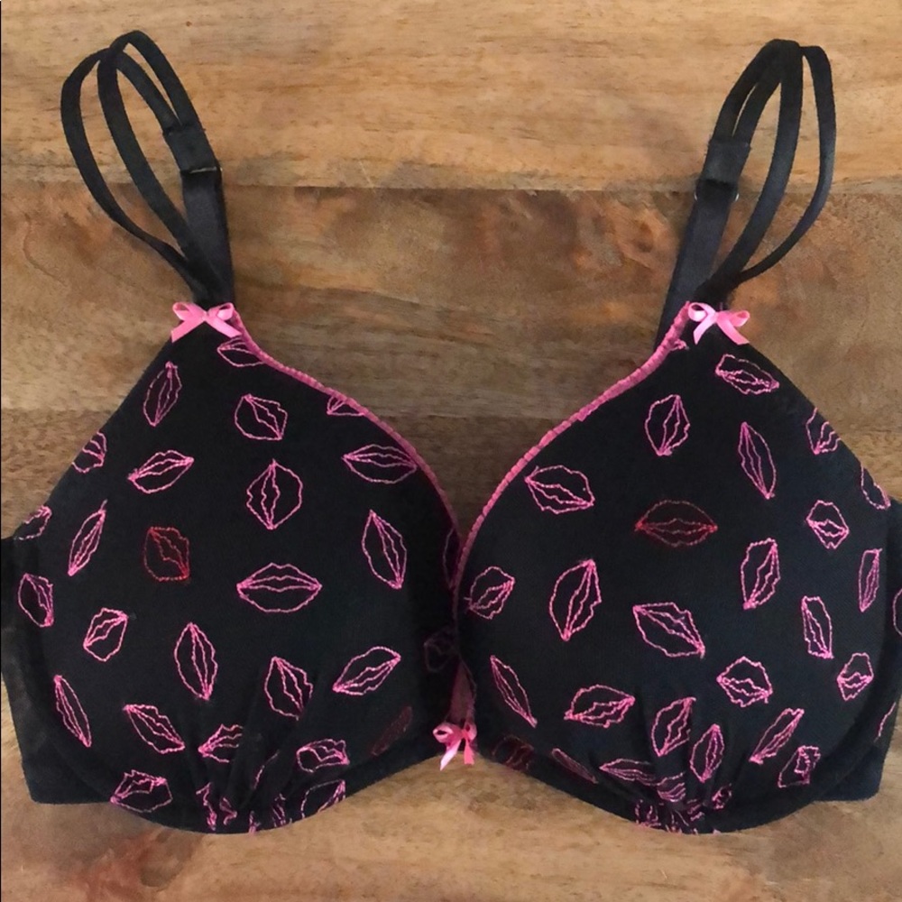 Betsey Johnson Intimates Bra. 34D.